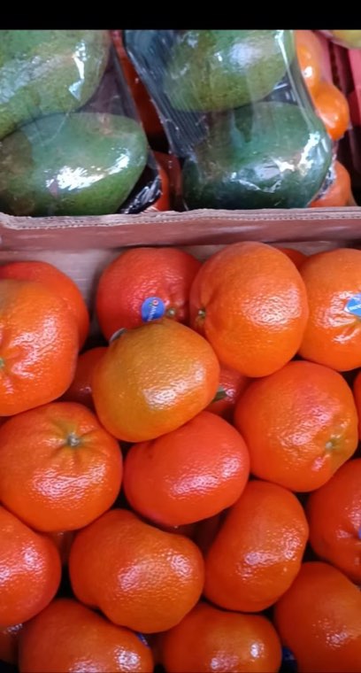 Naartjies and avocados
