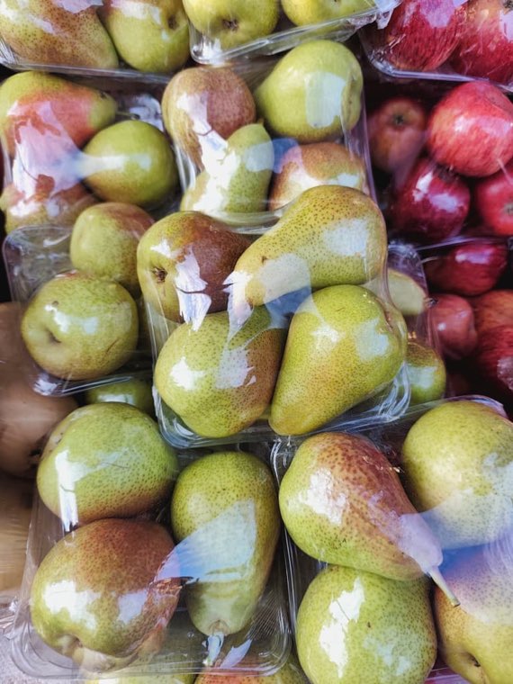 Pears in punnets
